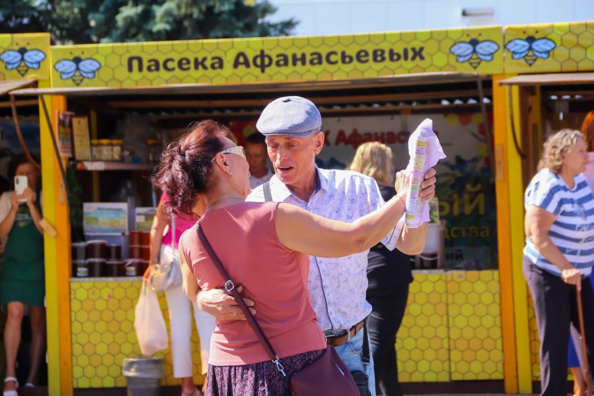 «Медовый Спас» собрал пчеловодов со всего Алтая «Медовый Спас» собрал пчеловодов со всего Алтая