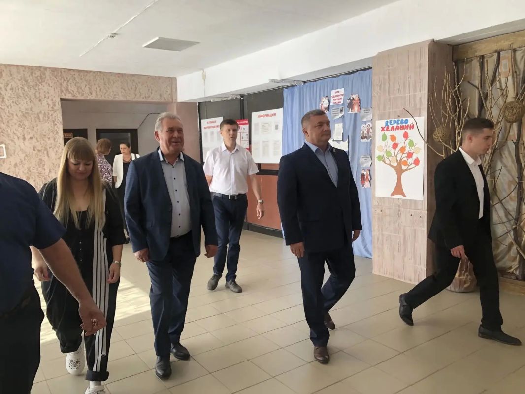 Председатель АКЗС Александр Романенко оценил состояние Домов культуры в Третьяковском районе Председатель АКЗС Александр Романенко оценил состояние Домов культуры в Третьяковском районе