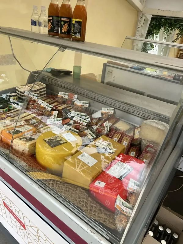 Сыр, мед, масла, травяные чаи, мясные изделия, конфеты из амаранта представили производители Алтайского края на гастрономическом фестивале «Вкусы России» в Москве