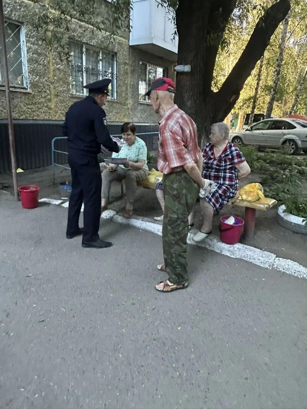 В Барнауле сотрудники полиции провели масштабный День профилактики В Барнауле сотрудники полиции провели масштабный День профилактики