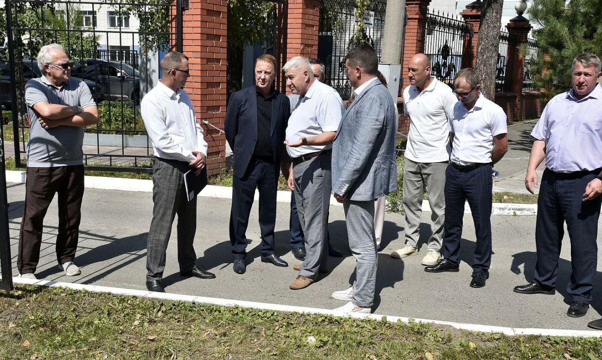В Барнауле расширят парковку у онкологического диспансера «Надежда» В Барнауле расширят парковку у онкологического диспансера «Надежда»