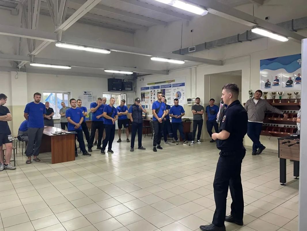 В Барнауле сотрудники полиции провели масштабный День профилактики В Барнауле сотрудники полиции провели масштабный День профилактики