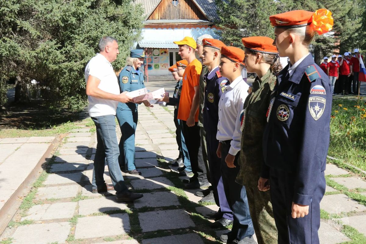 Огонь в сердце, победа в руках: в Алтайском крае завершилась 42-я профильная смена юных пожарных! Огонь в сердце, победа в руках: в Алтайском крае завершилась 42-я профильная смена юных пожарных!