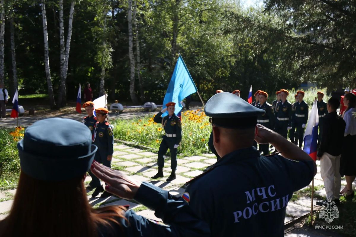 Огонь в сердце, победа в руках: в Алтайском крае завершилась 42-я профильная смена юных пожарных! Огонь в сердце, победа в руках: в Алтайском крае завершилась 42-я профильная смена юных пожарных!
