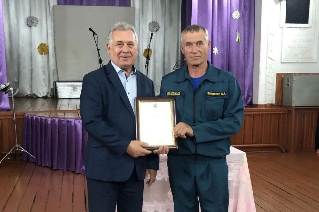 Председатель АКЗС Александр Романенко оценил состояние Домов культуры в Третьяковском районе Председатель АКЗС Александр Романенко оценил состояние Домов культуры в Третьяковском районе