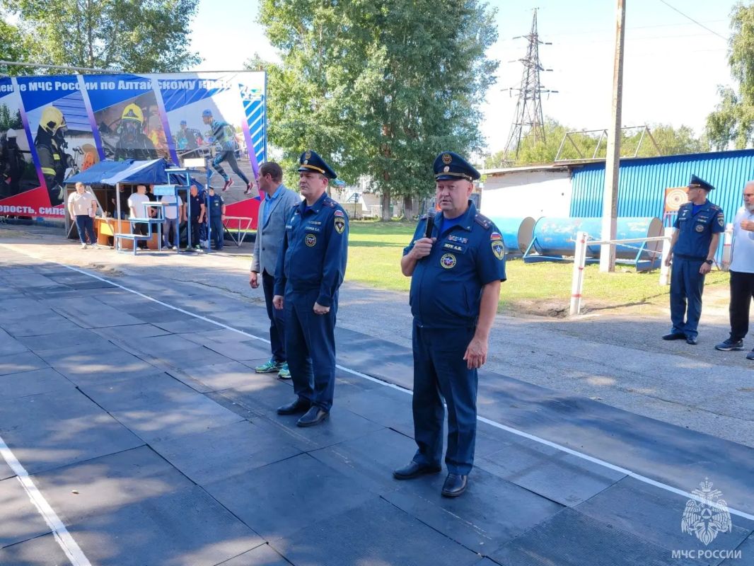 Вперёд и вверх. Сегодня в Барнауле на базе краевого спортивного полигона, расположенного на территории 2 пожарно-спасательной части, проходят соревнования по пожарно-спасательному спорту на Кубок Главного управления МЧС...