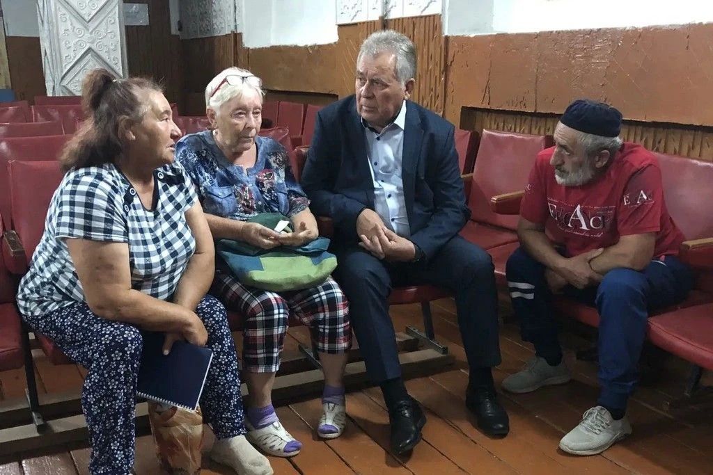 Председатель АКЗС Александр Романенко оценил состояние Домов культуры в Третьяковском районе Председатель АКЗС Александр Романенко оценил состояние Домов культуры в Третьяковском районе