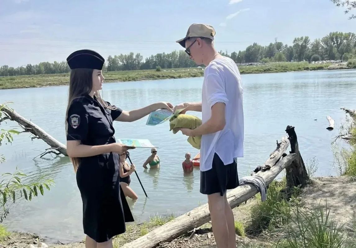 В Барнауле сотрудники полиции провели масштабный День профилактики В Барнауле сотрудники полиции провели масштабный День профилактики