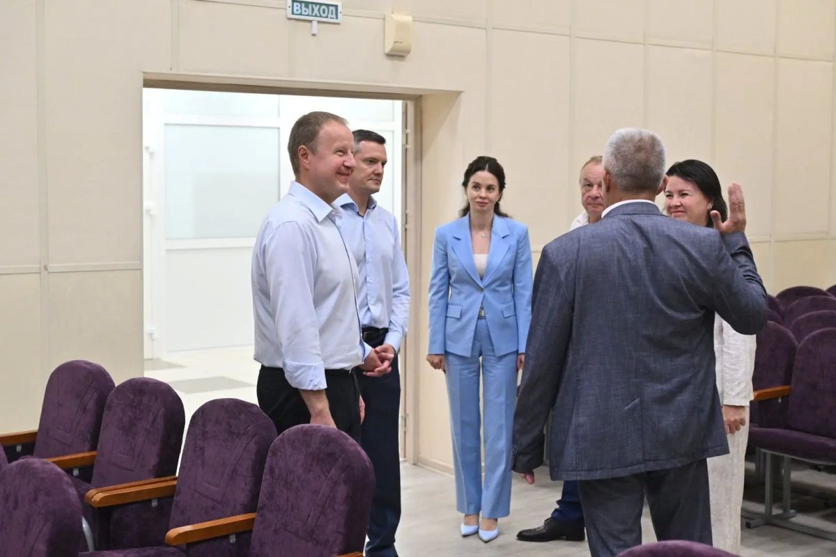 Ксения Белоусова совместно с Губернатором Алтайского края Виктором Томенко побывала с рабочей поездкой в Калманском районе Ксения Белоусова совместно с Губернатором Алтайского края Виктором Томенко побывала с рабочей поездкой в Калманском районе