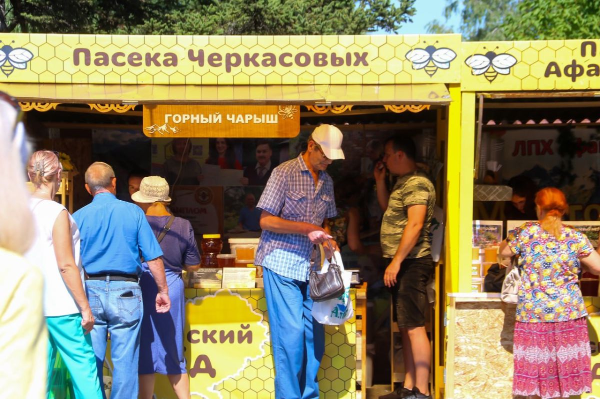«Медовый Спас» собрал пчеловодов со всего Алтая «Медовый Спас» собрал пчеловодов со всего Алтая