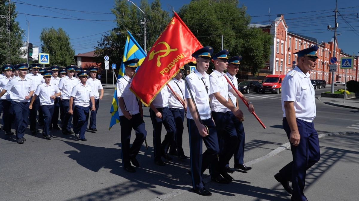 60-летие Барнаульского высшего военного авиационного училища отмечают в краевой столице 60-летие Барнаульского высшего военного авиационного училища отмечают в краевой столице
