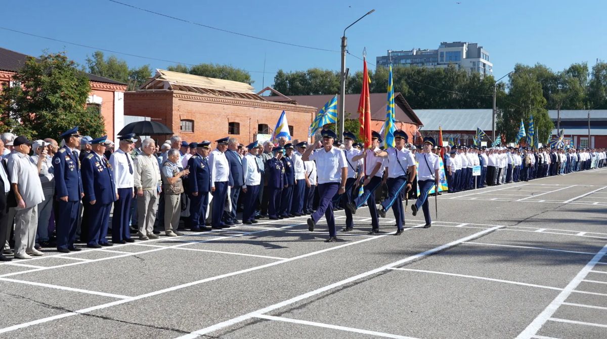 60-летие Барнаульского высшего военного авиационного училища отмечают в краевой столице 60-летие Барнаульского высшего военного авиационного училища отмечают в краевой столице