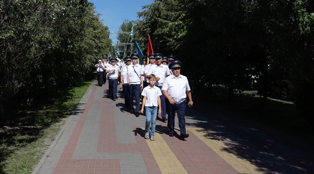 60-летие Барнаульского высшего военного авиационного училища отмечают в краевой столице 60-летие Барнаульского высшего военного авиационного училища отмечают в краевой столице