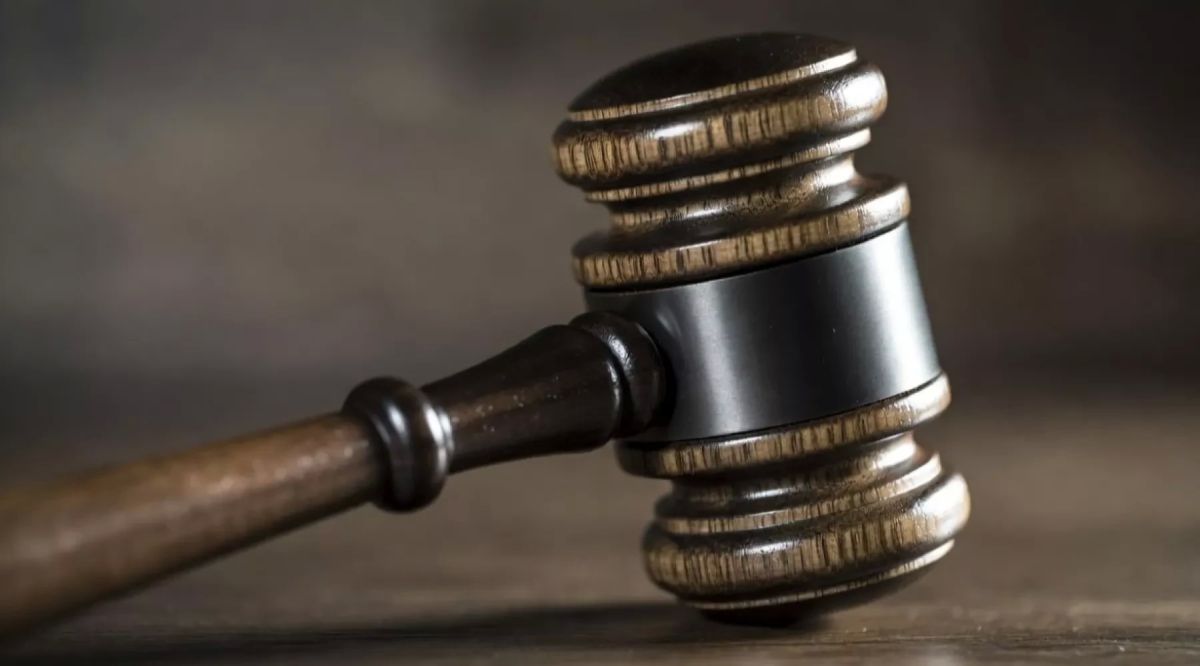 Суд взыскал с мошенника из Алтайского края 50 тысяч в пользу пенсионера