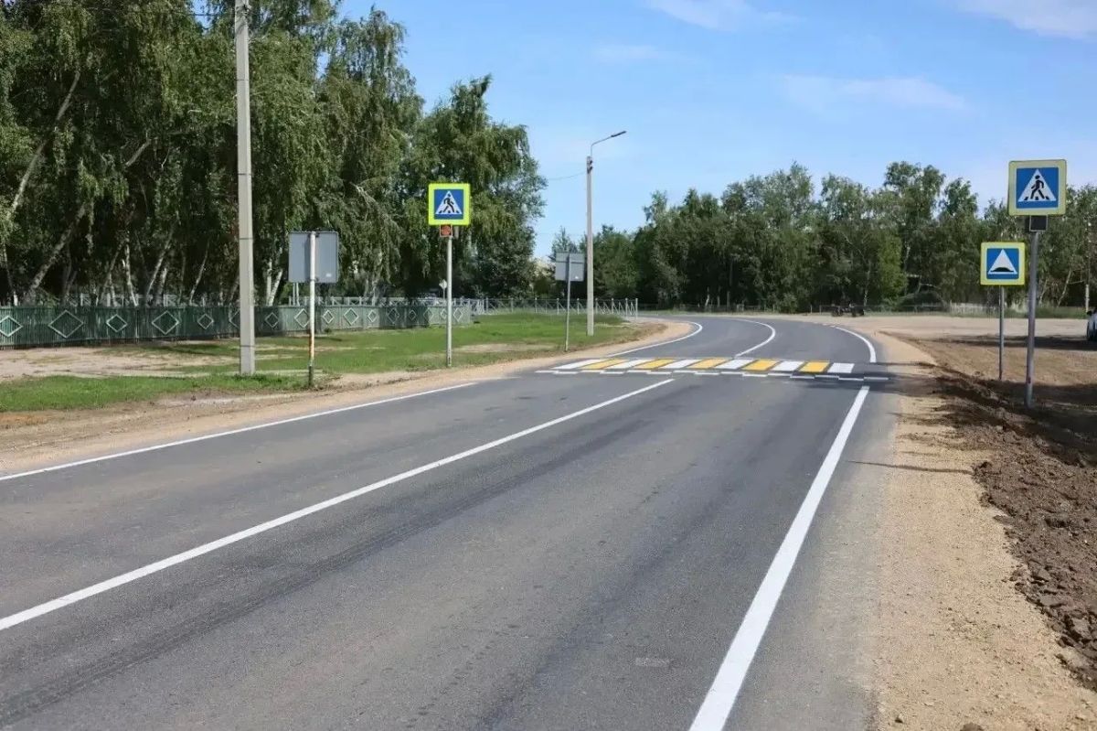 К началу нового учебного года обновили дорогу вблизи школы в селе Камышенка К началу нового учебного года обновили дорогу вблизи школы в селе Камышенка