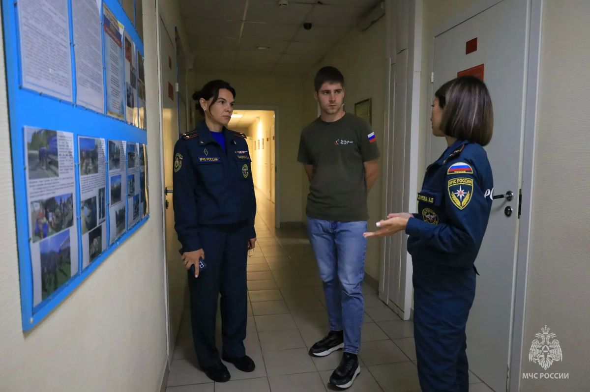 В Главном управлении МЧС России по Алтайскому краю почтили память погибших волонтеров Молодежки Народного фронта В Главном управлении МЧС России по Алтайскому краю почтили память погибших волонтеров Молодежки Народного фронта