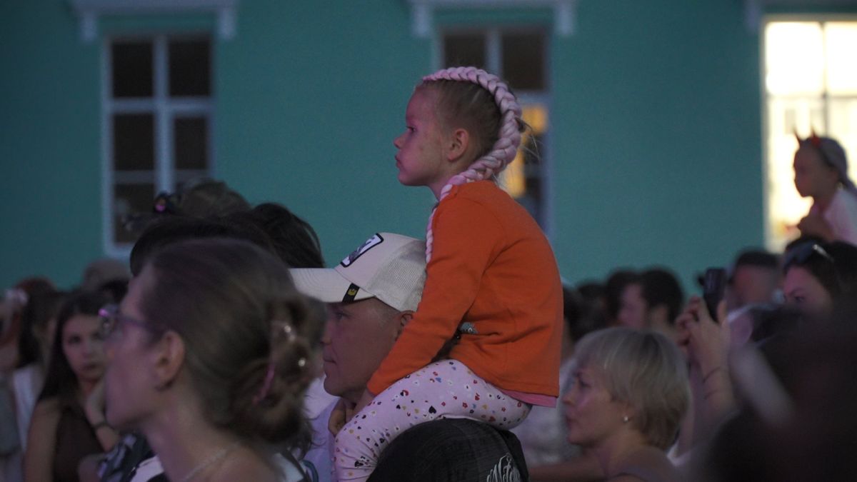 Яровое отметило 83-й день рождения огненным шоу и авиационным праздником Яровое отметило 83-й день рождения огненным шоу и авиационным праздником