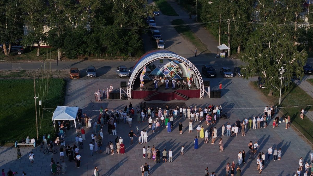 Яровое отметило 83-й день рождения огненным шоу и авиационным праздником Яровое отметило 83-й день рождения огненным шоу и авиационным праздником