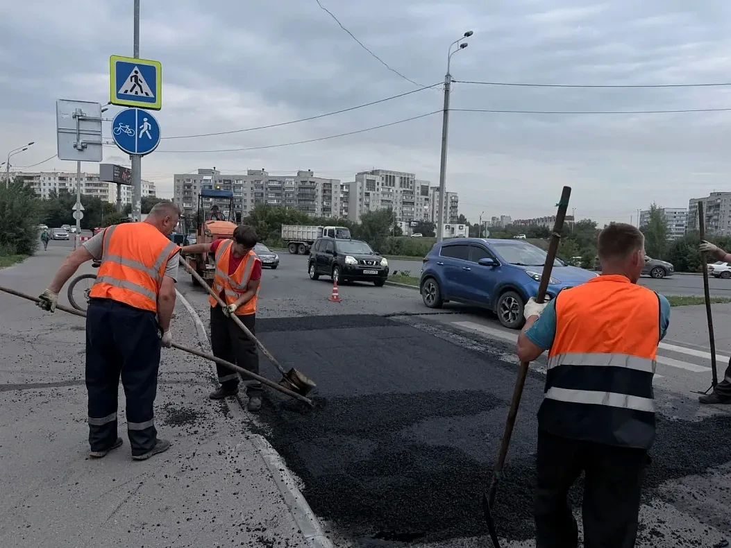 МБУ «Автодорстрой» продолжает ремонт дорог и установку искусственных неровностей МБУ «Автодорстрой» продолжает ремонт дорог и установку искусственных неровностей