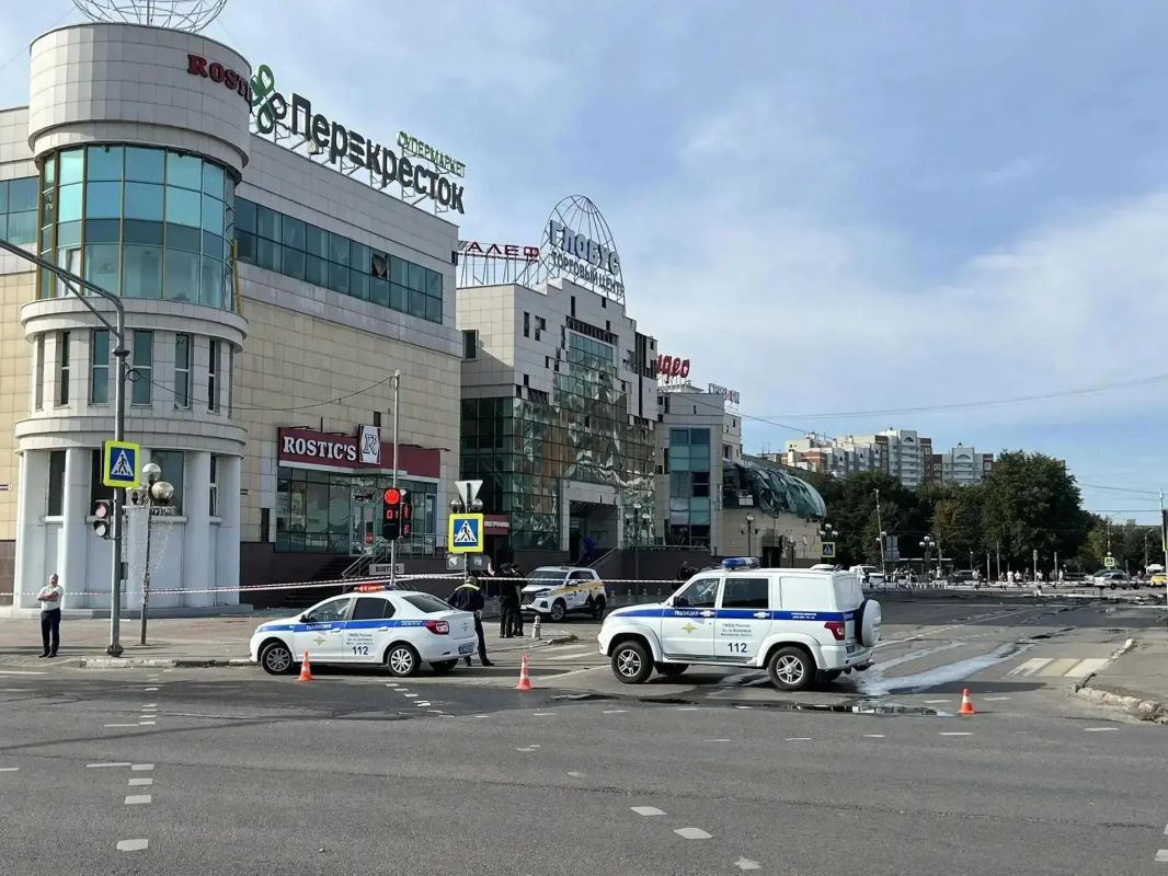 Из-за падения обломков беспилотников в Коломне в Московской области загорелись торговые павильоны