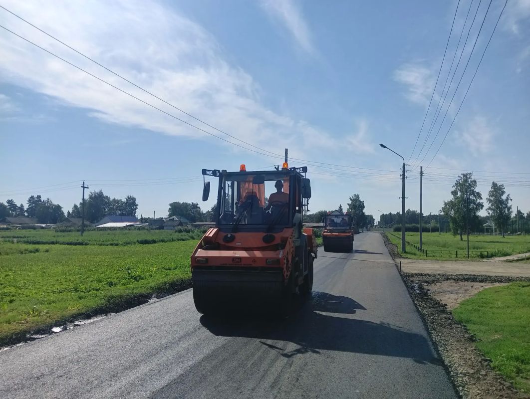 Благодаря краевой субсидии в населенных пунктах Алтайского края обновляют дороги к школам и детским садам