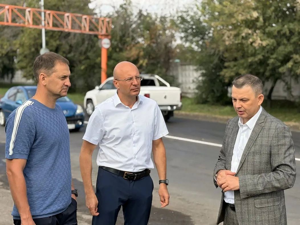 В Барнауле состоялась приемка дороги по улице Парфенова, отремонтированной в рамках нацпроекта «Инфраструктура для жизни» В Барнауле состоялась приемка дороги по улице Парфенова, отремонтированной в рамках нацпроекта «Инфраструктура для жизни»