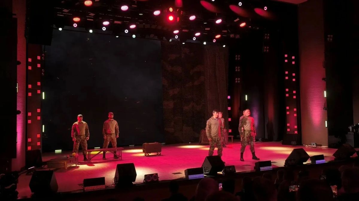 В концертном зале «Сибирь» представляют музыкальный спектакль «Время жить» от артистов Центрального Дома Российской Армии В концертном зале «Сибирь» представляют музыкальный спектакль «Время жить» от артистов Центрального Дома Российской Армии