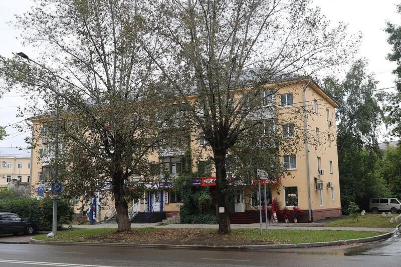 Барнаул по-осеннему зашуршал листьями в августе Барнаул по-осеннему зашуршал листьями в августе