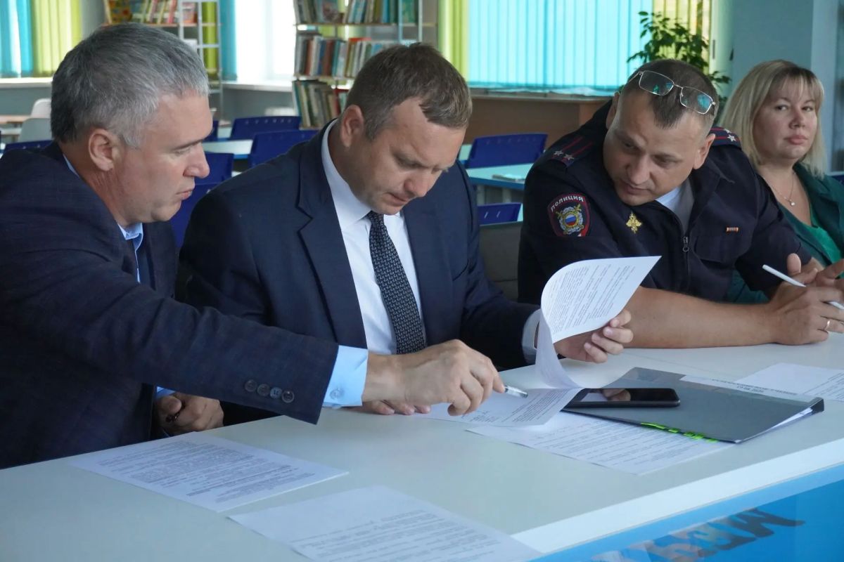 Во всех школах и детских садах Барнаула прошли антитеррористические учения Во всех школах и детских садах Барнаула прошли антитеррористические учения