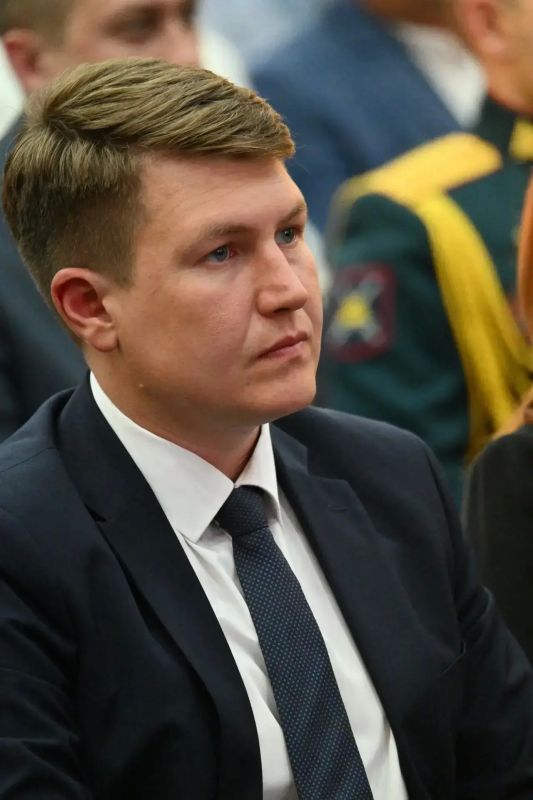 Виктор Томенко: Сегодня вручили дипломы о прохождении образовательной программы «Алтай — земля героев» ее выпускникам Виктор Томенко: Сегодня вручили дипломы о прохождении образовательной программы «Алтай — земля героев» ее выпускникам