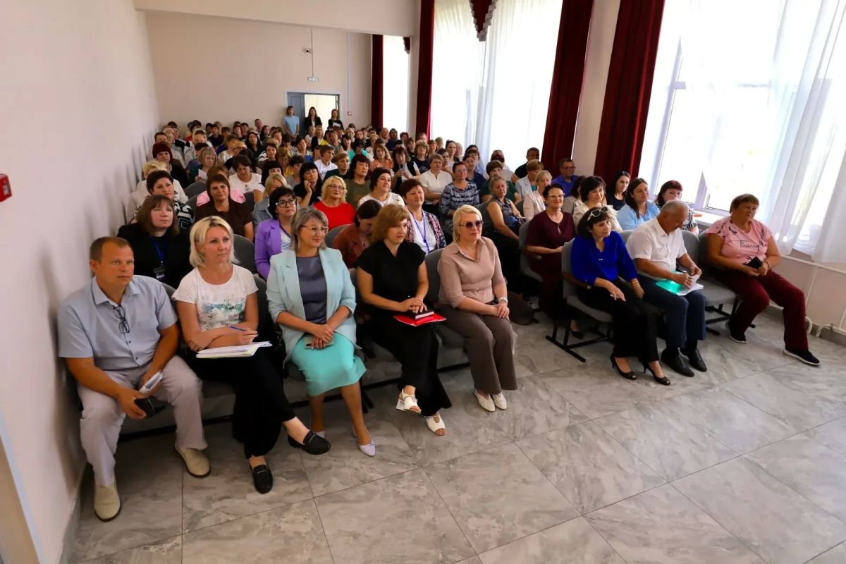 В Камне-на-Оби прошел «Социальный десант»: 116 специалистов из 19 муниципалитетов обсудили новые стандарты помощи людям с инвалидностью В Камне-на-Оби прошел «Социальный десант»: 116 специалистов из 19 муниципалитетов обсудили новые стандарты помощи людям с инвалидностью