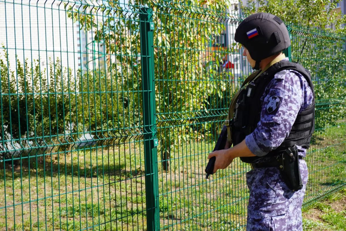 Во всех школах и детских садах Барнаула прошли антитеррористические учения Во всех школах и детских садах Барнаула прошли антитеррористические учения