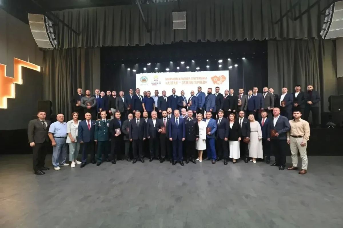 Ветераны СВО на Алтае становятся управленцами: 48 выпускников кадровой программы получили дипломы