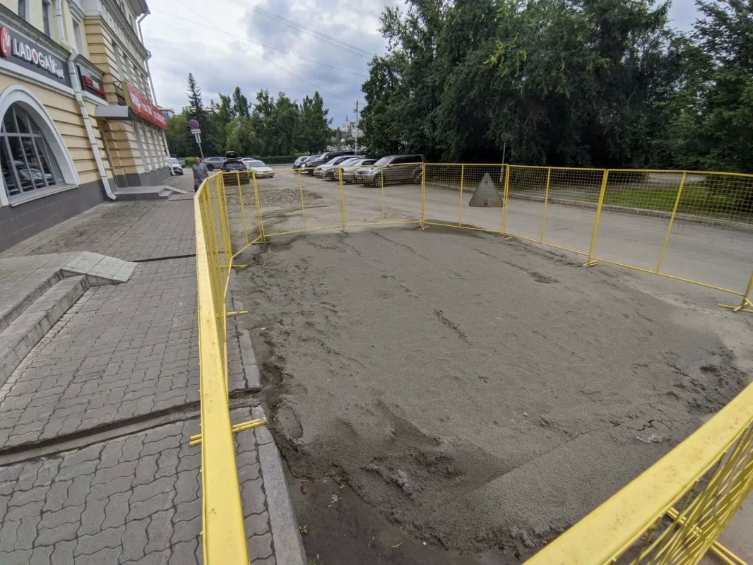 В Барнауле засыпали котлован, в котором обнаружили срубы XVIII века В Барнауле засыпали котлован, в котором обнаружили срубы XVIII века