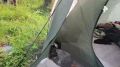 Появилось видео с палаткой, из которой медведь вытащил туристку в Горном Алтае, кадры опубликовал Рен ТВ. На видео сама палатка, которая выглядит целой и нетронутой, а также разбросанные вокруг вещи.
