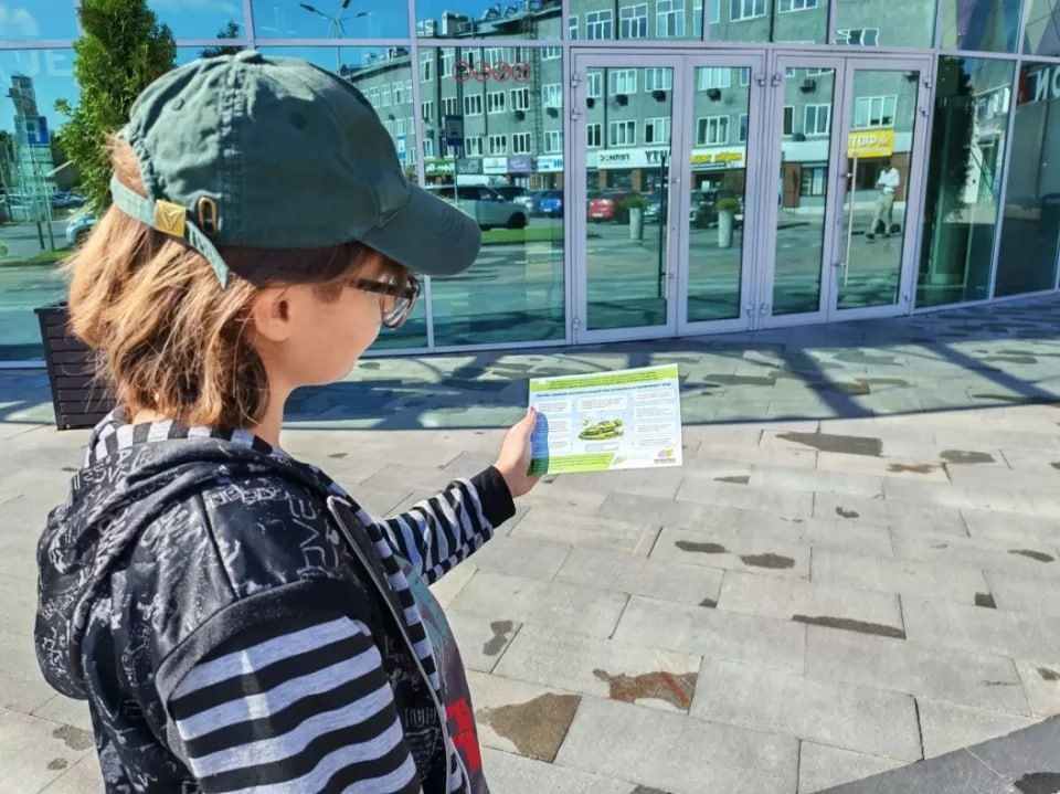 Бойцы экологического отряда провели акцию "Чистый воздух" в Барнауле Бойцы экологического отряда провели акцию "Чистый воздух" в Барнауле