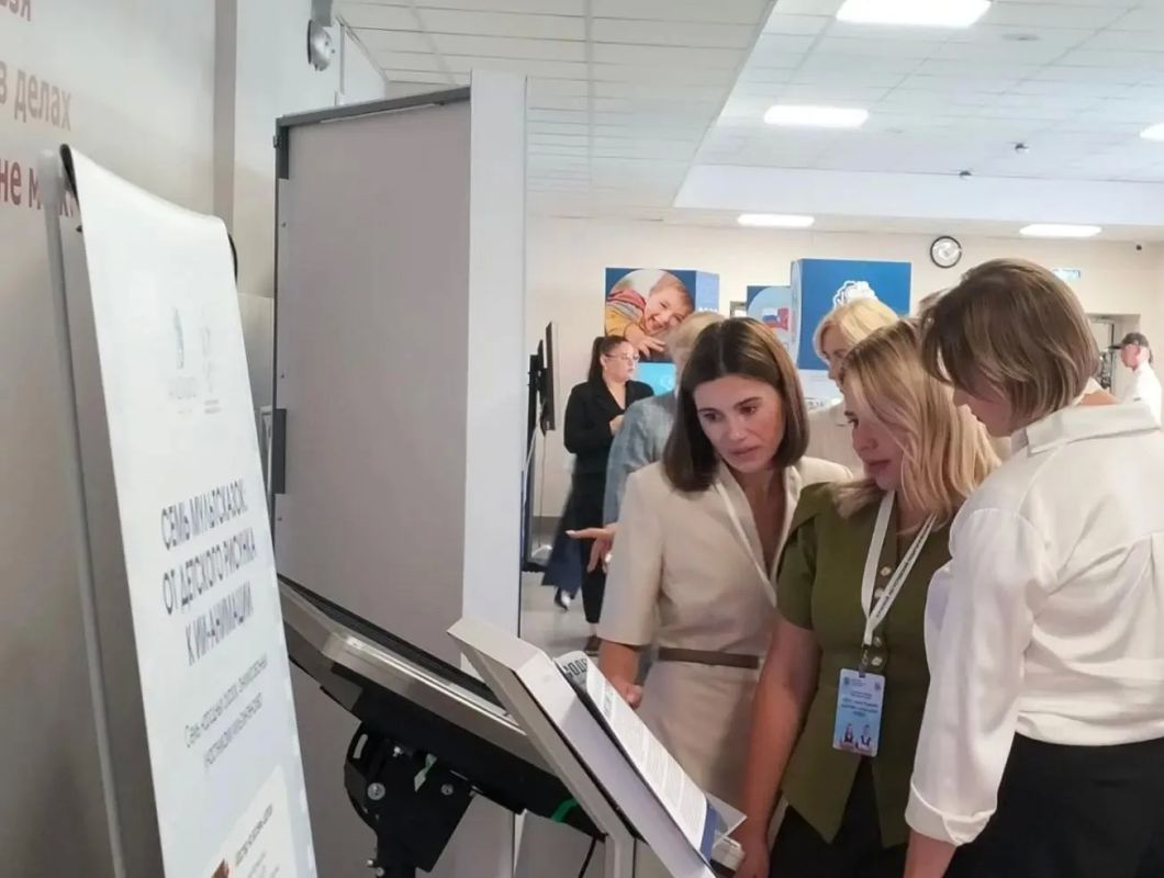 Многих участников краевого педсовета заинтересовал проект «Живые сказки народов Алтайского края», приуроченный к Году единства народов России Многих участников краевого педсовета заинтересовал проект «Живые сказки народов Алтайского края», приуроченный к Году единства народов России