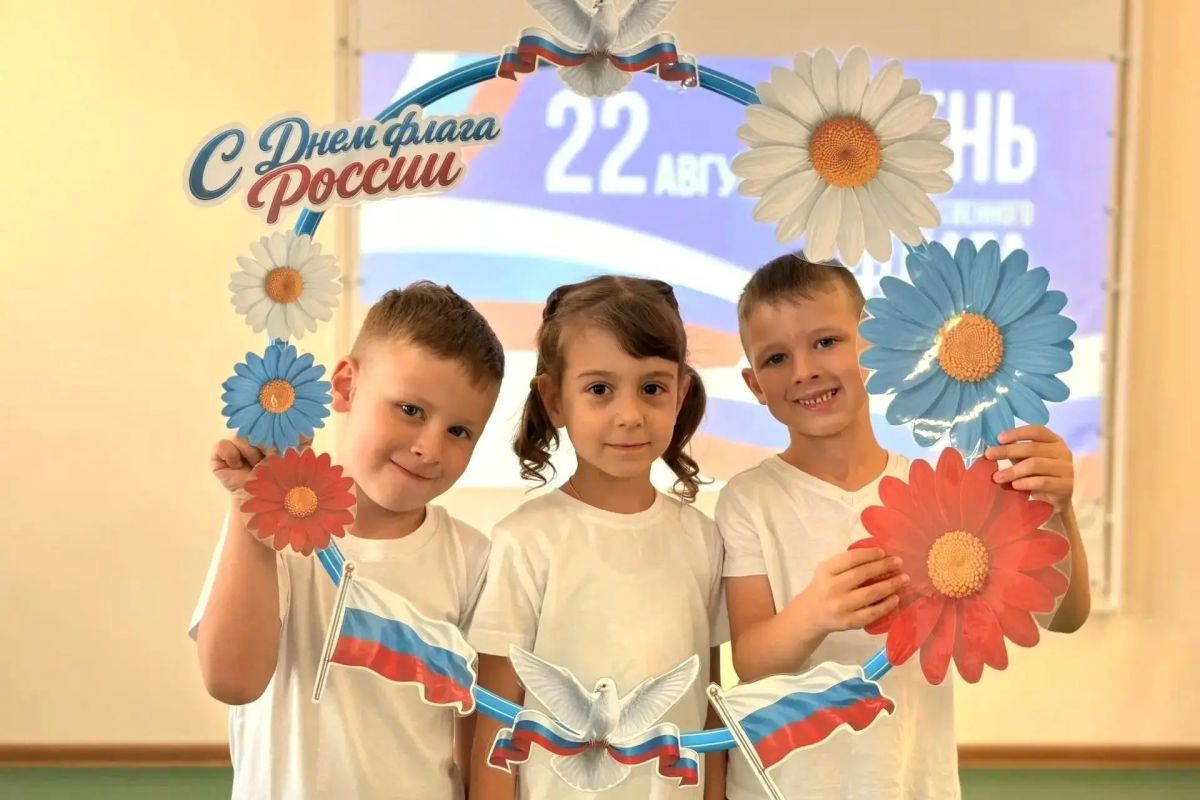 В детских садах Барнаула отмечают День Государственного флага В детских садах Барнаула отмечают День Государственного флага