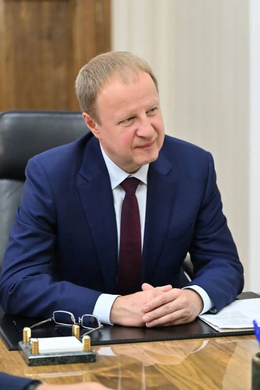 Виктор Томенко: Состоялась рабочая встреча с Закиром Муратовым, временно исполняющим обязанности руководителя Главного управления Федеральной службы судебных приставов по Алтайскому краю