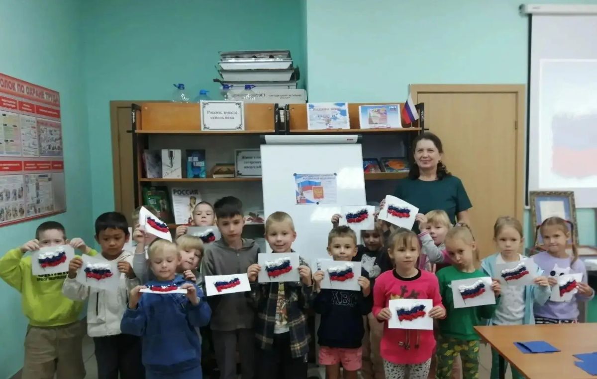 В детских садах Барнаула отмечают День Государственного флага В детских садах Барнаула отмечают День Государственного флага