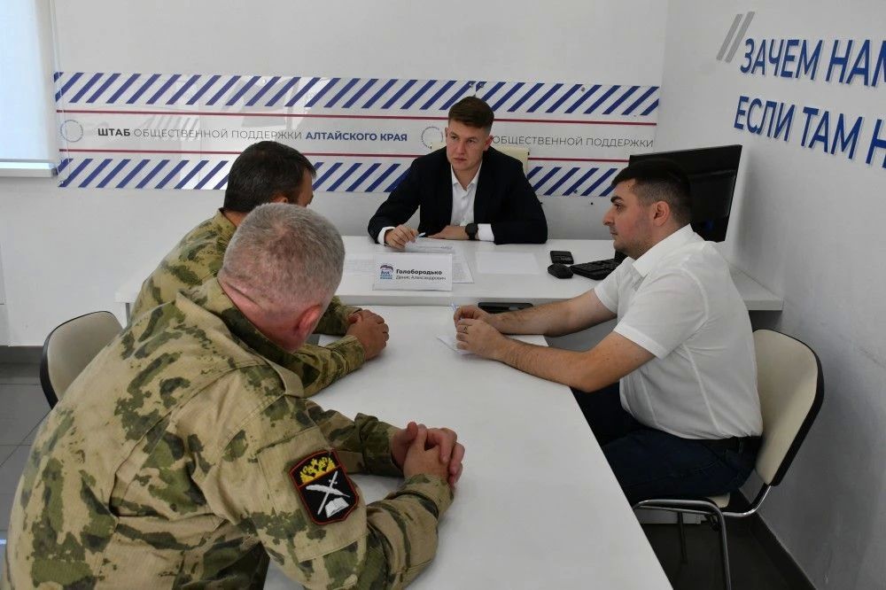 Уполномоченный по правам человека и вице-спикер АКЗС помогли вернуть из плена алтайского военнослужащего