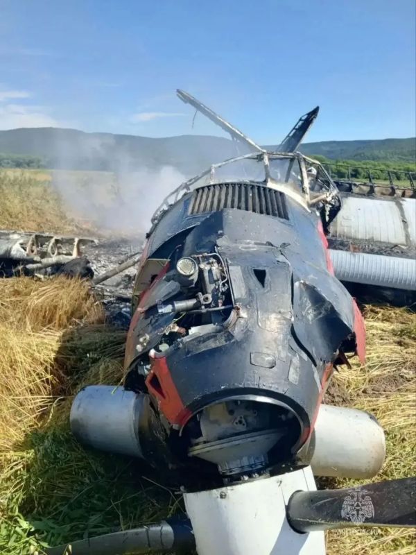 Самолёт Ан-3 загорелся после аварийной посадки в Сахалине