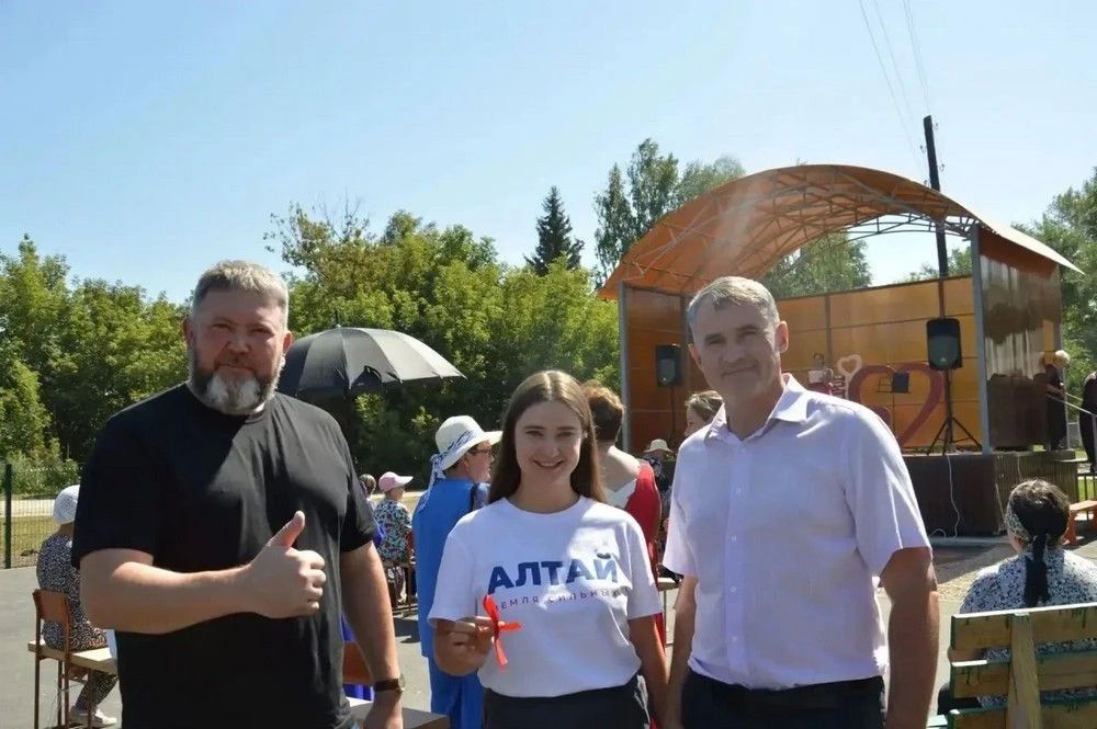 Максим Кочев принял участие в открытии общественного пространства, благоустроенного по ППМИ в селе Новокалманка Усть-Калманского района Максим Кочев принял участие в открытии общественного пространства, благоустроенного по ППМИ в селе Новокалманка Усть-Калманского района
