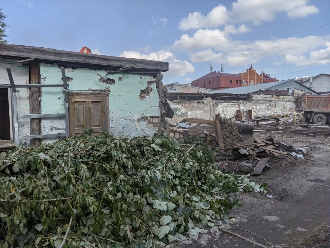 Старую одноэтажку в историческом центре сносят под ресторан Старую одноэтажку в историческом центре сносят под ресторан