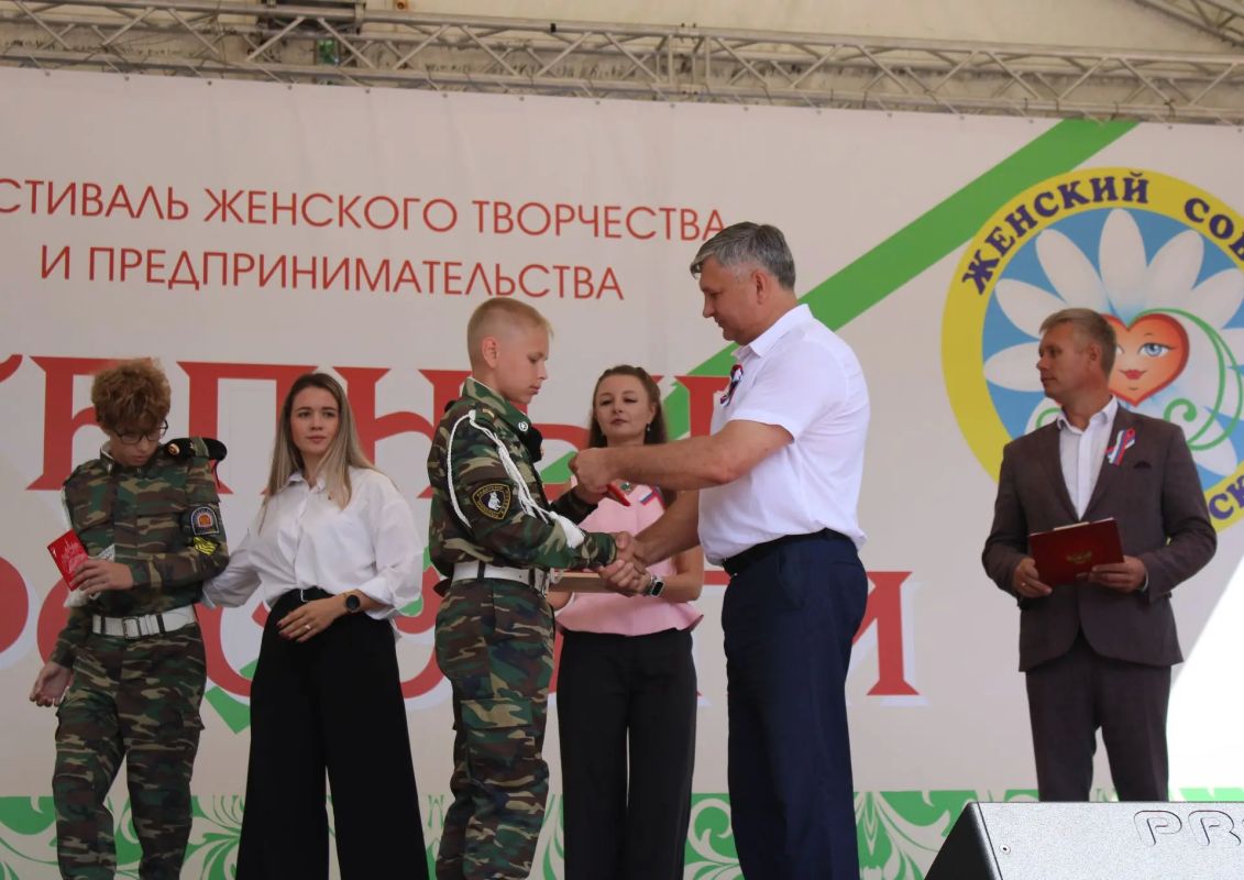 Флаг державы – символ славы Флаг державы – символ славы