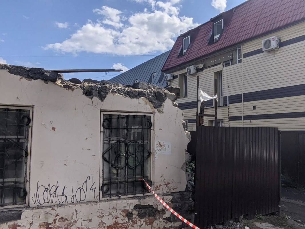 Старую одноэтажку в историческом центре сносят под ресторан Старую одноэтажку в историческом центре сносят под ресторан