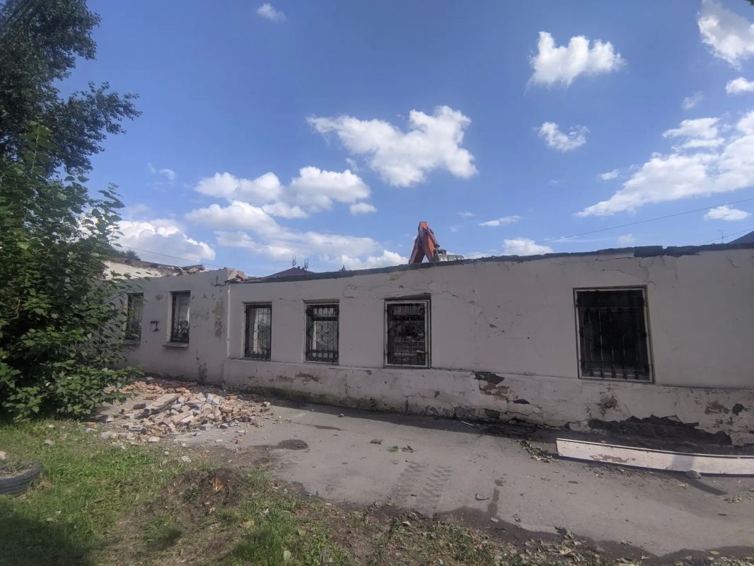 Старую одноэтажку в историческом центре сносят под ресторан Старую одноэтажку в историческом центре сносят под ресторан