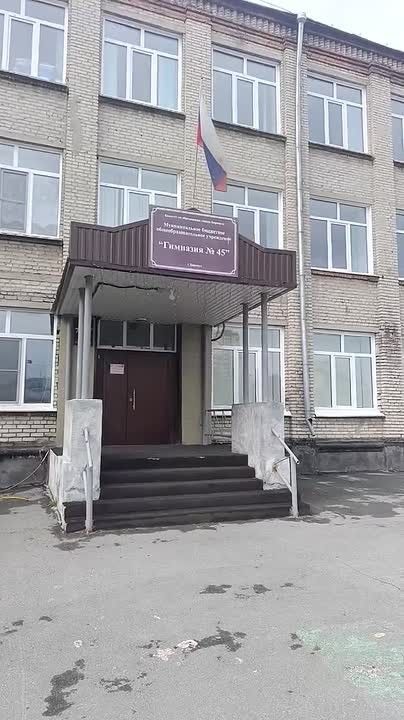 В образовательных организациях Барнаула проходят мероприятия, посвящённые Дню Государственного флага