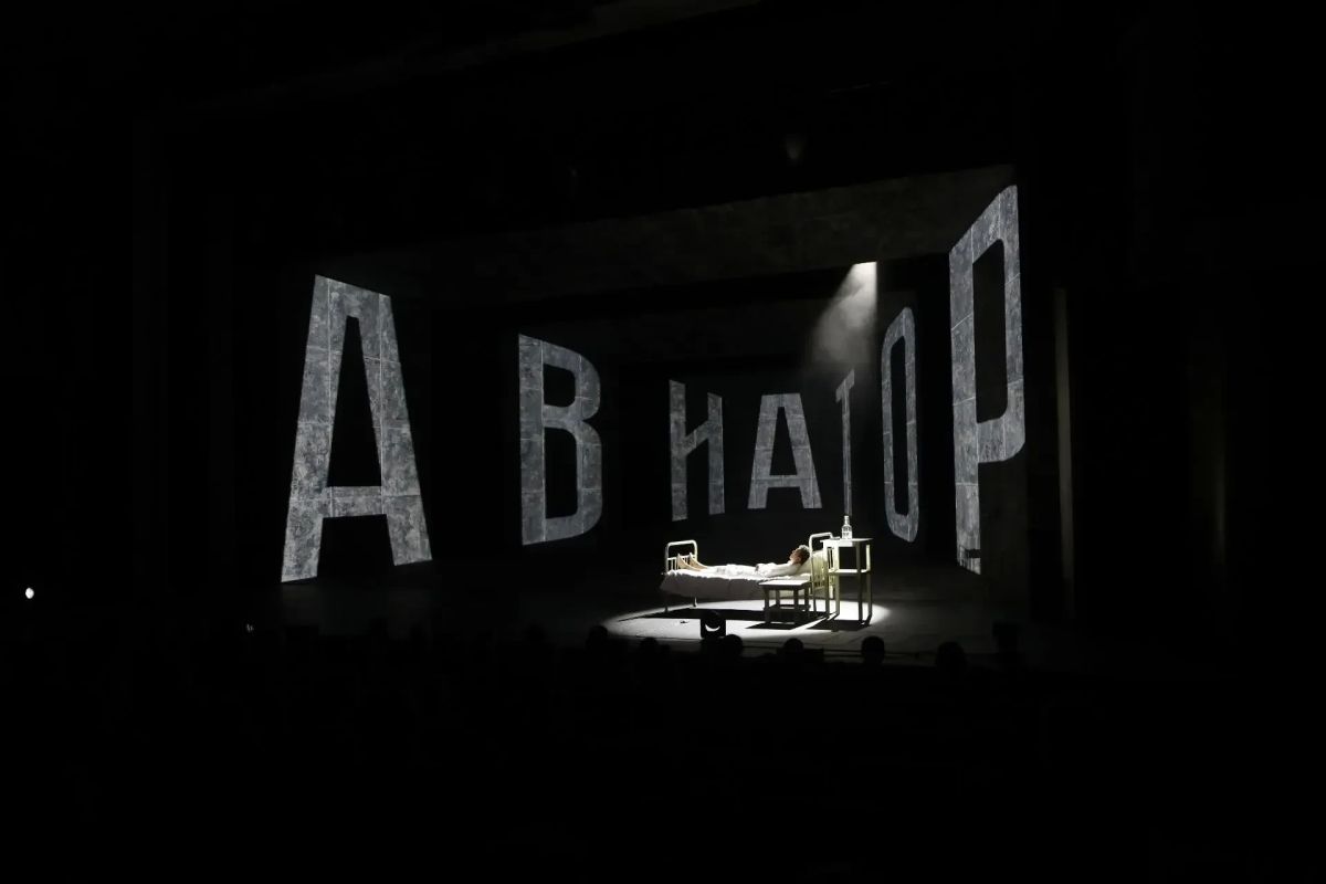 Всероссийский фестиваль-смотр «Атлас театральной России» в Мастерской «12» Никиты Михалкова открылся спектаклем Алтайского краевого театра драмы «Авиатор» Всероссийский фестиваль-смотр «Атлас театральной России» в Мастерской «12» Никиты Михалкова открылся спектаклем Алтайского краевого театра драмы «Авиатор»