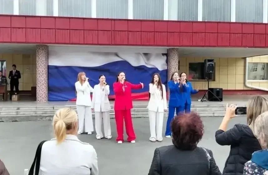 В барнаульских учреждениях культуры прошли мероприятия, приуроченные ко Дню Государственного флага Российской Федерации В барнаульских учреждениях культуры прошли мероприятия, приуроченные ко Дню Государственного флага Российской Федерации